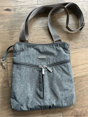Baggallini Grey Leopard-Print Crossbody Travel Bag Adjustable Strap